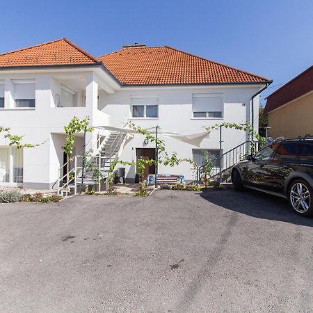 Deli Terasz B Apartman Free Parking, Self-Check-In Anytime ジュール エクステリア 写真