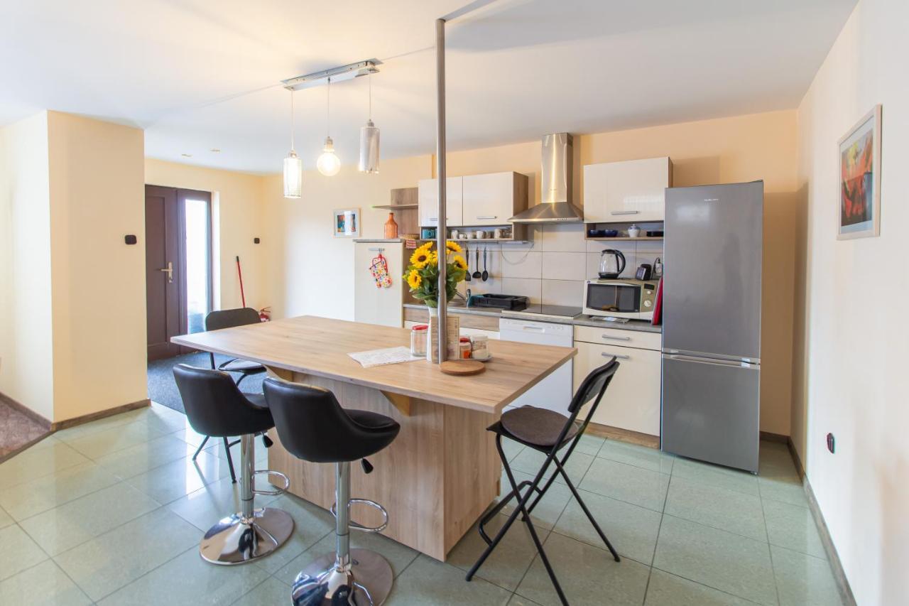 Deli Terasz B Apartman Free Parking, Self-Check-In Anytime ジュール エクステリア 写真