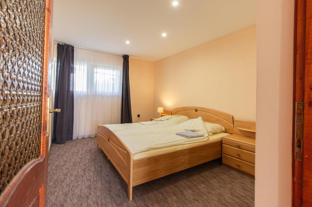 Deli Terasz B Apartman Free Parking, Self-Check-In Anytime ジュール エクステリア 写真