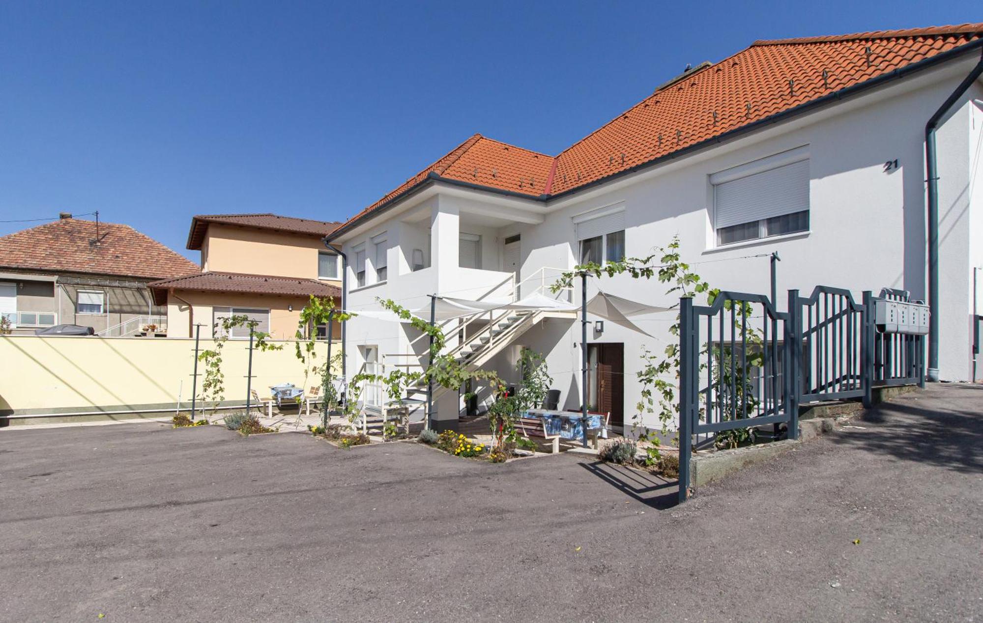 Deli Terasz B Apartman Free Parking, Self-Check-In Anytime ジュール エクステリア 写真